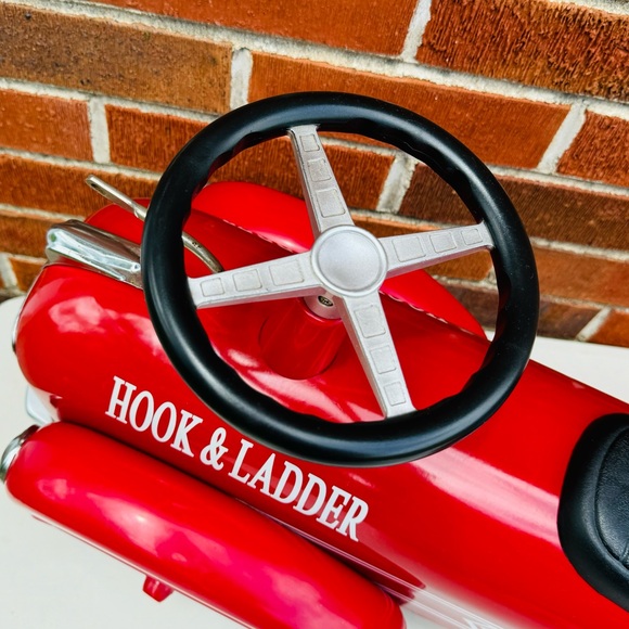 VTG Speedster Red Fire Truck Ride On Pedal Toy Car Hook & Ladder Sit On EUC - Picture 5 of 16